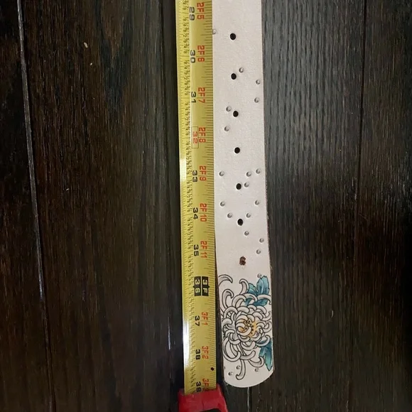 VTG White and Multi Color Ed Hardy Logo Leather Belt with rhinestones & studs ๐ฉ - Picture 7 of 16